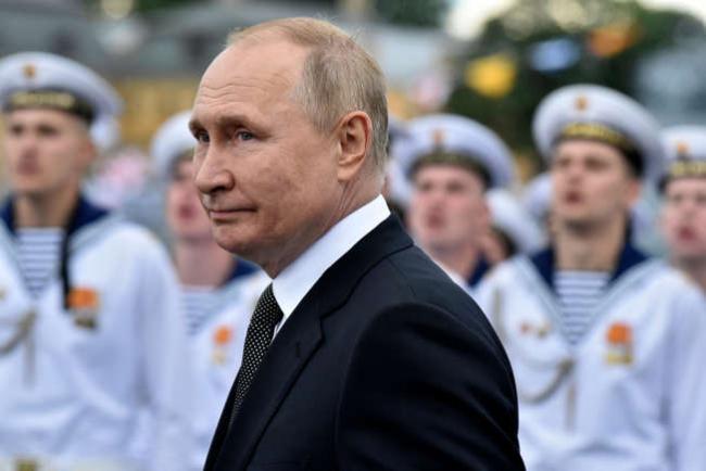 Putin’s War in Ukraine, Russian Regiments Abandon